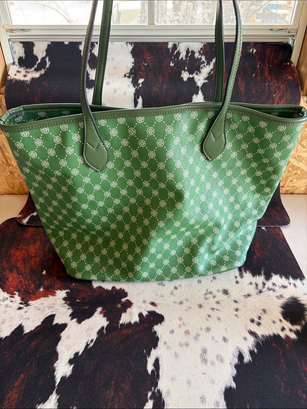 Green Patterned Tote Bag – Stylish Everyday Carry